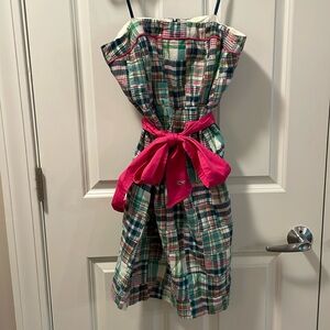 Darling Vineyard Vines strapless dress!